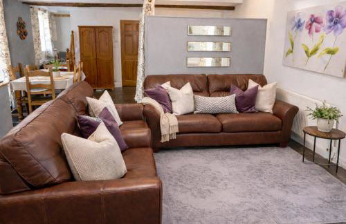 Romeo Cottage - Sleeps 4 - Open Plan Barn - Private Hot Tub & Garden - Foto 5