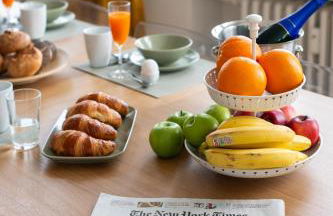 KAISER 02 by ROCKCHAIR Apartments l SUPERHOST Status l 3 Bedrooms Boxspringbeds 2 Bathrooms l Cozy Family & Business Flair 155 sqm 3 Balcony 2nd Floor Elevator up to 10 guests welcomes you! - Foto 67