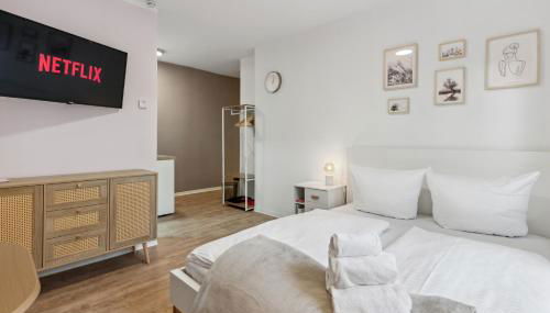 Vorstadtoase für 2 - Netflix, Parkplatz, Nähe BER, Queensize-Bett - Foto 4, furniture, towels, wardrobe