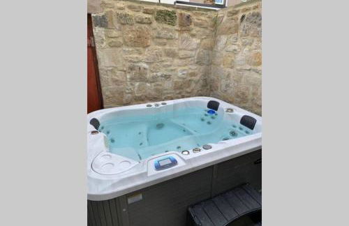 The Rockpool - private hot tub and sea views - Photo 14