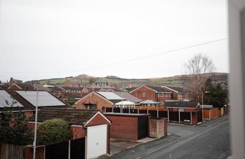 Dixon House, Sleeps 6, Free Parking, Long or Short Stays - by NMB Property - Photo 32