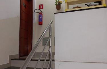 Dois quartos Cozinha completa Wi Fi Self check in com senha Central e perto de tudo a 4,4Km da Rodoviária e 15,4 km do Aeroporto Apartamento 301 - Foto 8