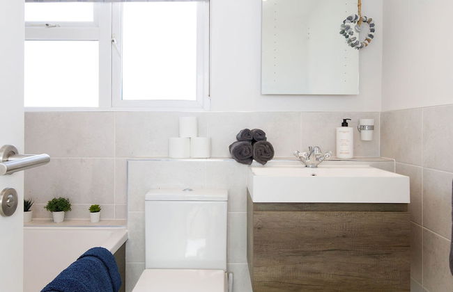 Coastal Retreat for 6 Close to Beaches - Photo 22