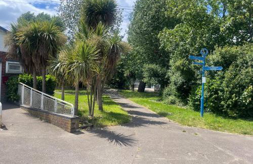 Cosy Flat behind a CreekBeach in Grays - Foto 10