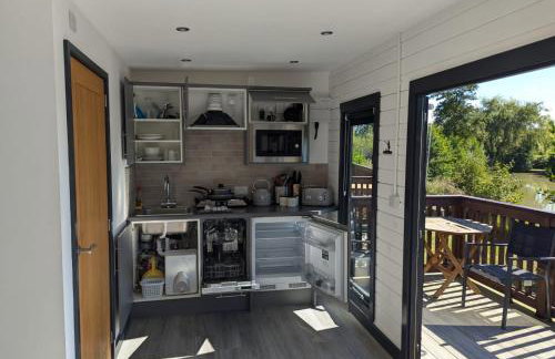 Beautiful Open Plan Lakeside Lodge, Shearsby - Photo 73