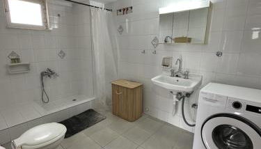 Athenas' Modern Oasis - Foto 3, towels, Shower