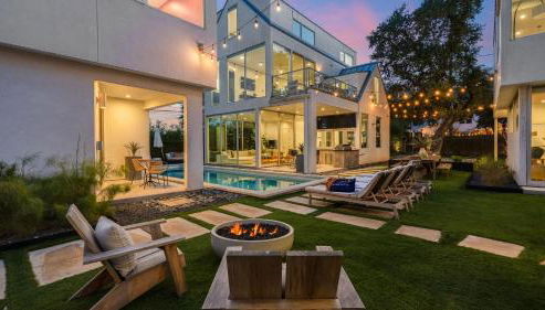 Sleeps 32 Private Compound w Putting Green Bouldin Collective by AvantStay - Foto 3, Other