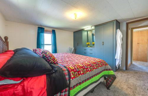 Cozy Iowa Getaway with Patio and Fenced-In Yard! - Foto 15