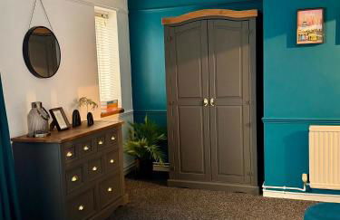 Cherry Blossom Apartment - 3 bed, parking, garden - Photo 12