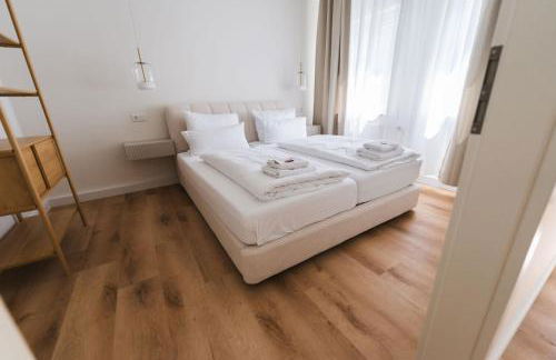 STAYLIGHT Business & Boutique Apartment - Parking lot - Foto 18