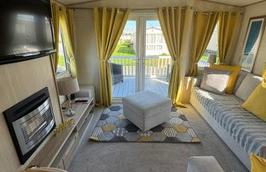 Beautiful Holiday Home 3 Bed Caravan by The Beach, Free Wifi, Games Console, TVs & DVD's, Passes Not Included - Foto 6