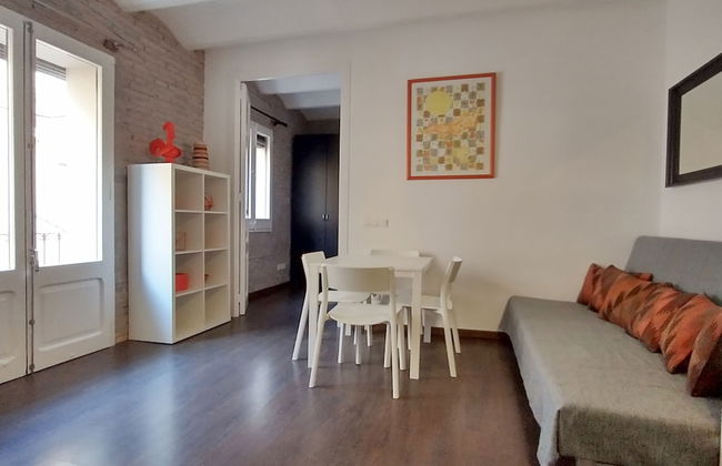 Barceloneta Apartment With Balcony - Photo 17