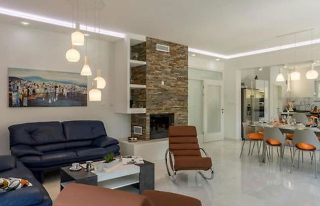 Modern & Stylish Villa With Private Pool - Foto 12