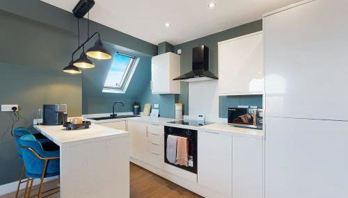 Bright and Airy 2BR Home Near Shops and Dining - Foto 4