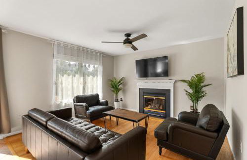 5 BedRooms Family retreat with GameRoom Near DC & Qunatico - Photo 2