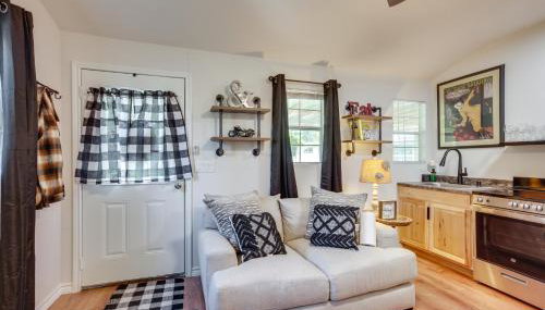 Cozy Montgomery Cottage with Porch, Near Lake Conroe - Foto 5