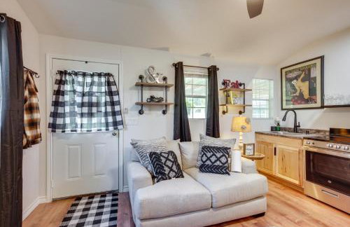 Cozy Montgomery Cottage with Porch, Near Lake Conroe - Foto 5