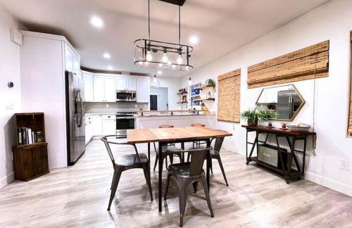 King Bed-Private Yard-Driveway Parking - Photo 16