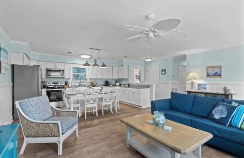 Colorful Emerald Isle Home Just Steps to Beach! - Foto 3