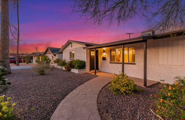 The Melrose ASU Pool Workspace Firepit - Photo 47