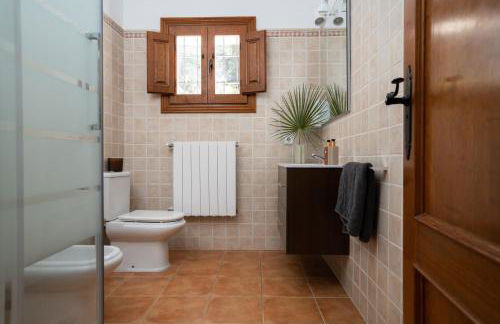 7 Bedroom Villa with Pool - 5mins walk to Cala Llonga Beach - Can Ramon - Foto 38