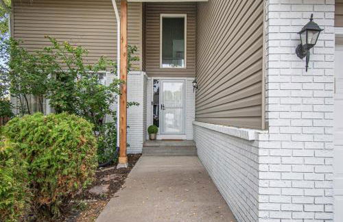 Cozy & Elegant Gem Fenced Yard BBQ & Games - Foto 53