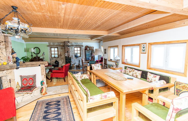 Luxury Green Oasis Villa With Pool! - Photo 2