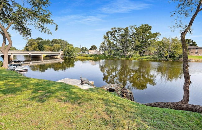 Lazy River Villa - Hottub Fenced Yard Sleeps 11 - Foto 40