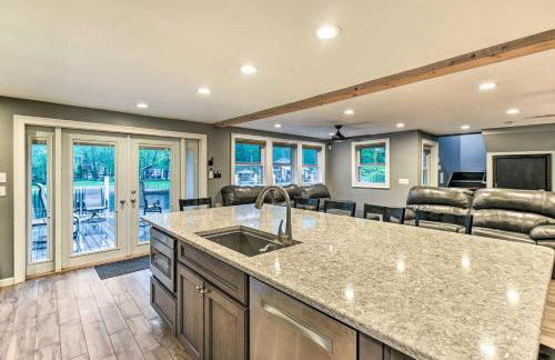 Waterfront Ashland Home about 2 Mi to Downtown! - Foto 8