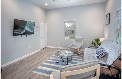 Cozy and Lovely 2BR 2BA Apt#a Near Lively Downtown - Foto 10