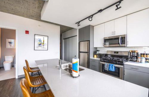 Freshly Minted 2BR - Elegance & Comfort in Central Chicago - Photo 7