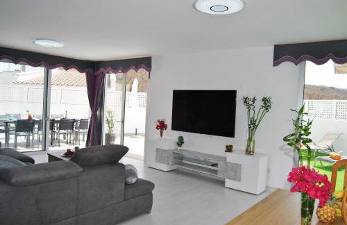 Big Villa Tauro with Private Heated Saltwater Pool & Jacuzzi & BBQ & Game Room & Arcade Games - Foto 33