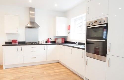 Lysander House - Modern, 4-Bed House, near Alton Towers - Foto 9