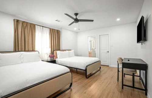 Gated Resort, 2 Homes, 9BR Ensuites, Slps27, Pool - Photo 56