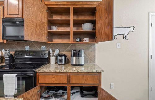 NEW Killeen 8-10 Bd sleeps max 10 ppl 5 min to Fort Hood Families Groups Pets Ok - Professionally Managed by Stay Albatross - Photo 34