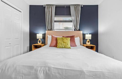 Arthaus- Fully Stocked Kitchen and Fenced Yard - Foto 41