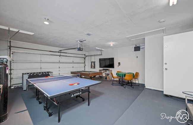 8BR Villa with Heated Pool Near Beach - Foto 72