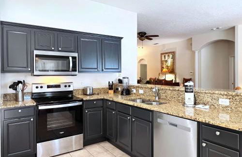 Lovely Lakeside 4-Bed Pool Home at Villa Sol-3125 - Foto 15