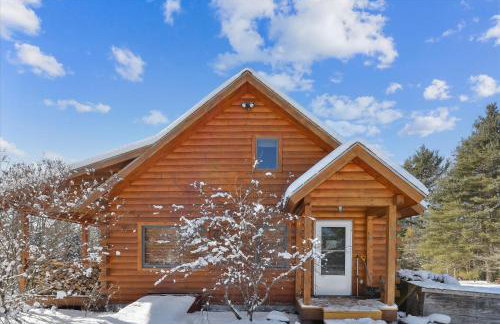 Aspen's Run: 3 br log cabin, wood stove, deck, firepit, window a/c by Stowe Country Homes - Foto 18
