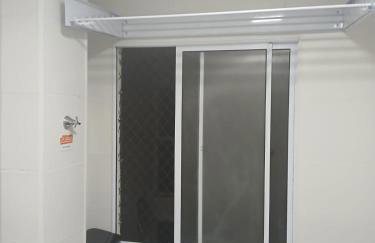 FLAT ACONCHEGANTE poucos min da praia - Foto 10