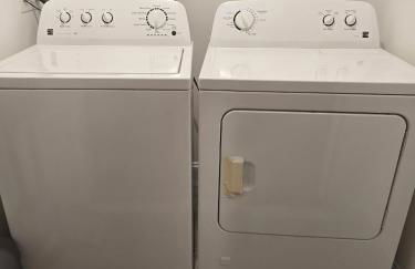 Stylish 3BR Retreat Near EWR Airport NYC Hub - Foto 35