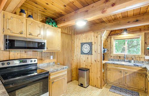 Canal Across Street Family Cabin in Breezy Point! - Foto 8