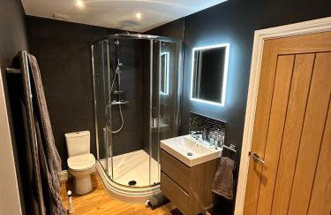 Stansted Airport Stay, Parking and Luxury Suite - Foto 4