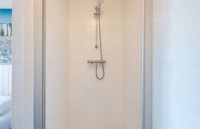 Beachside Villa + Sauna - Photo 15