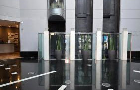 Flat São Paulo Moema, garagem privativa, sauna, piscina, recepção 24hrs ao lado do metrô - Foto 2