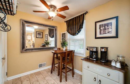 Antique Charm 3BR Gourmet Kitchen & Large Yard - Foto 24