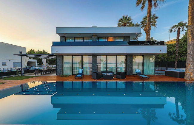 Beachfront Villa Baronessa with Pool - Photo 41