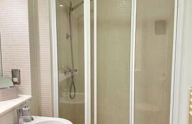 Cosy High Street Apartment 30 seconds from station - Foto 31