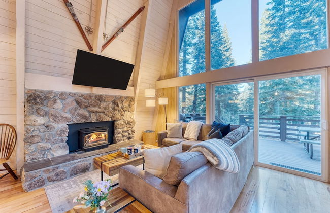Lundy Bearden Serene Tahoe Retreat With Deck Fireplace and Forest Views - Foto 9