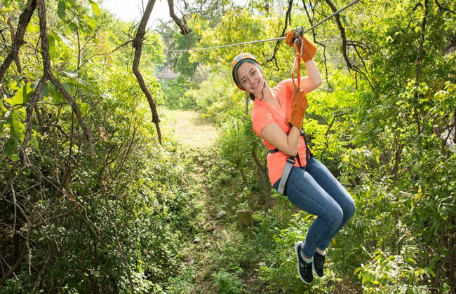 Circuito de tirolinas y rápel en la cascada Cola de Caballo - Foto 1
